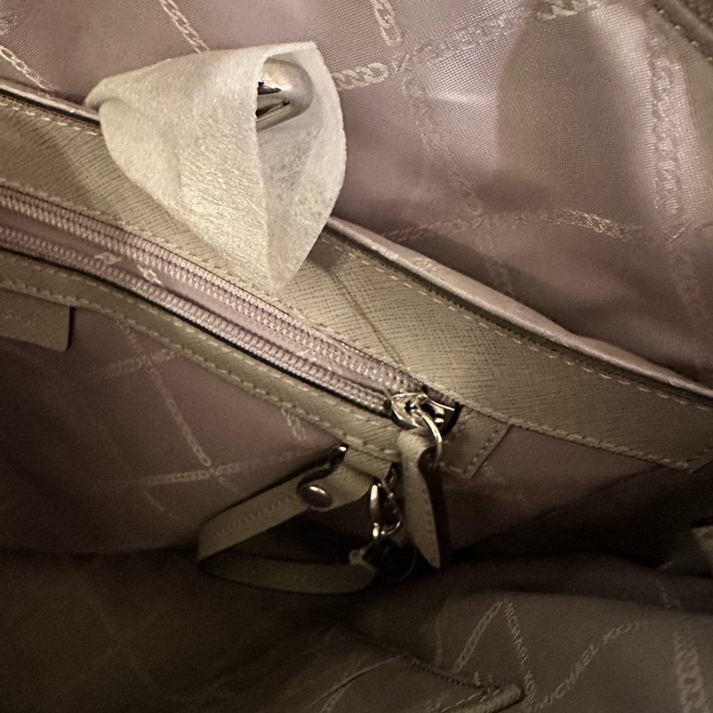 New Michael Kors cross grain light gray leather shoulder bag - Picture 11 of 11